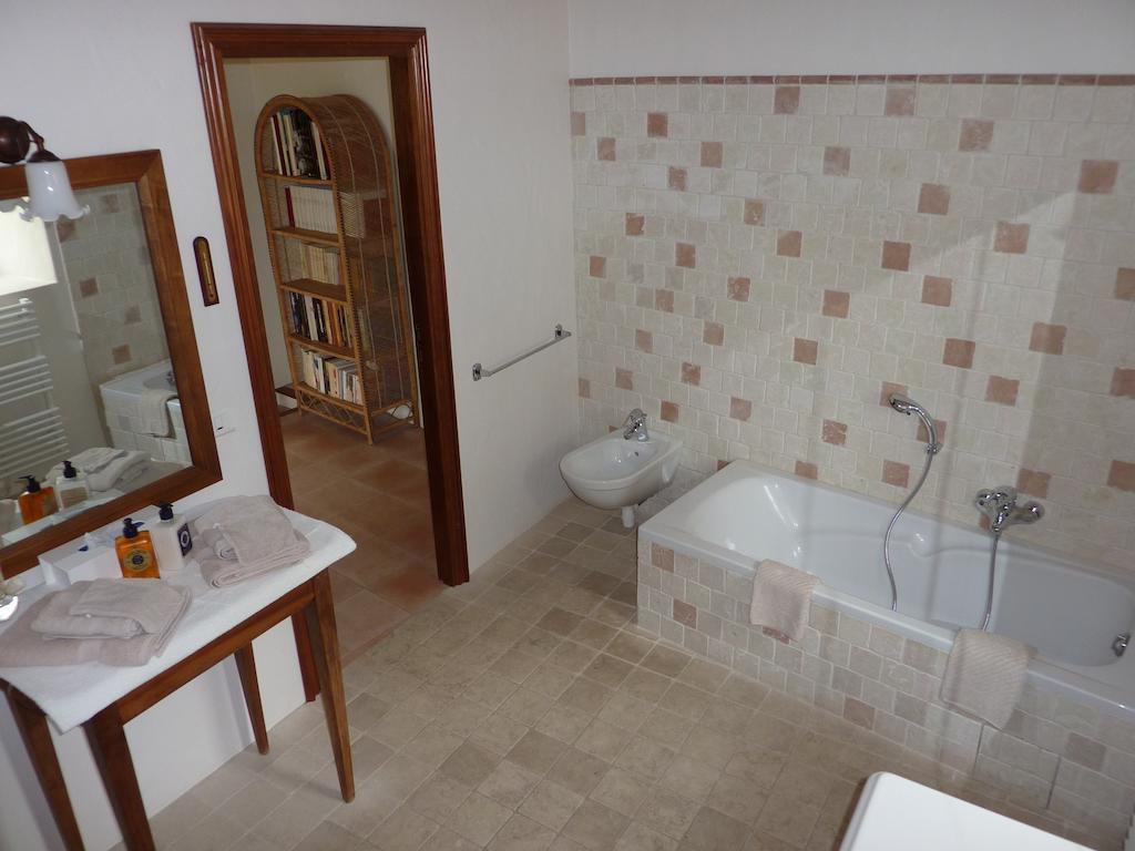 Le Mas Del Sol Bed & Breakfast Bonnieux Room photo